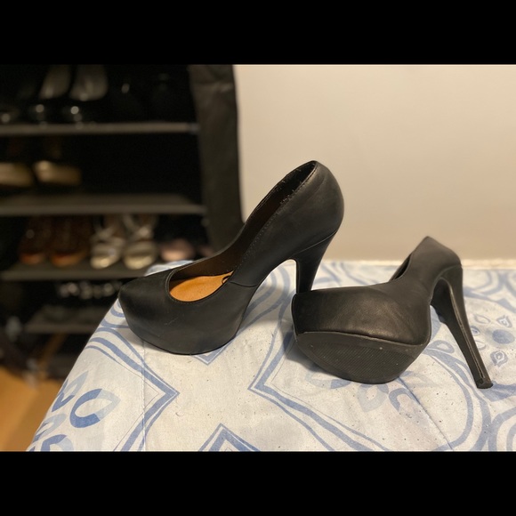 Black pumps hardly worn - Picture 2 of 2